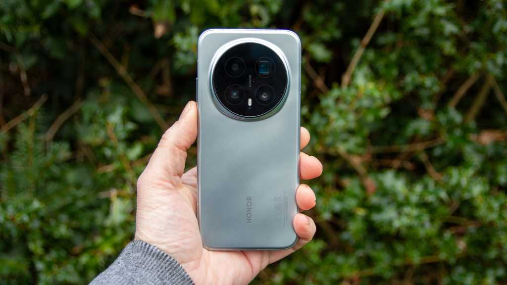 Honor Magic 8 Pro rear