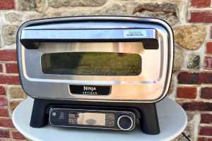 Ninja Artisan electric outdoor pizza oven and air fryer review: Easy as pie